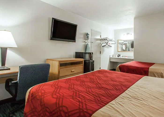 Econo Lodge Inn And Suites - Jackson