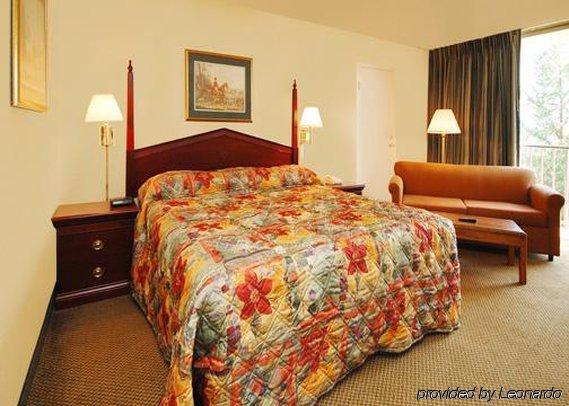 Hotel Econo And - 2*