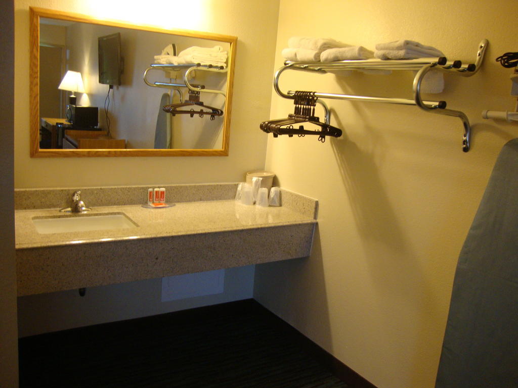 Hotel Econo And -